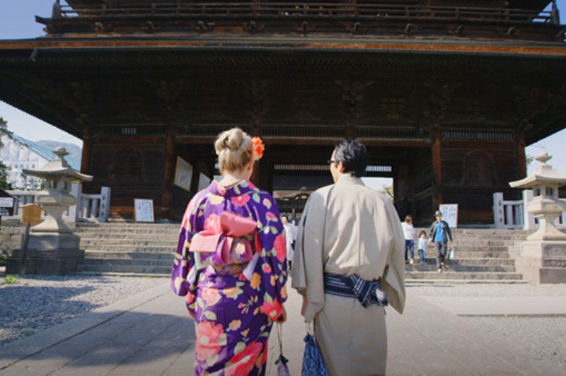 Greer in kimono at Zenko-ji temple, Nagano, japan