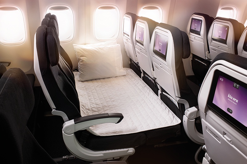 Bed airplane seats 