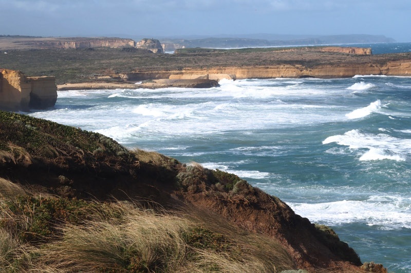 the wavu waters of Bay of Islands hitting the side of the rock formations