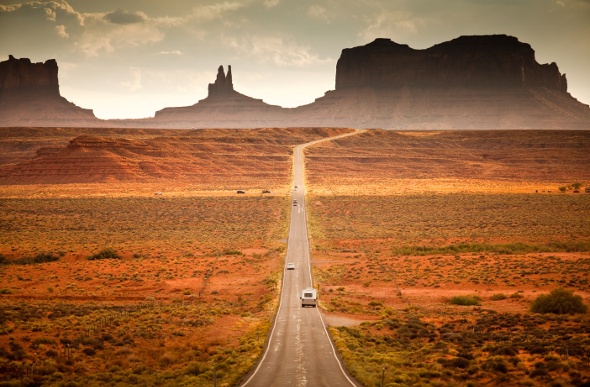 Cars driving along the road of Oljato-Monument Valley