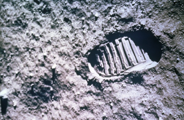  apollo 11 moon footprint