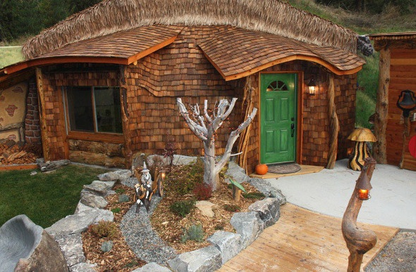Hobbit House-inspired hotel at the Shire of Montana