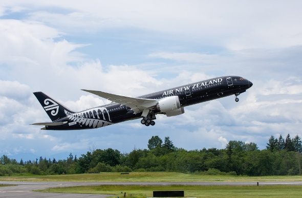 Air New Zealand Boeing 787 taking off