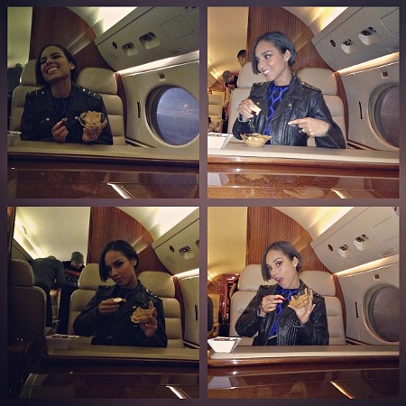  Alicia Key's eating apple and peanut butter on the plane 