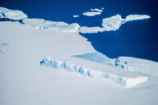  Floating ice sheets in Antarctica 