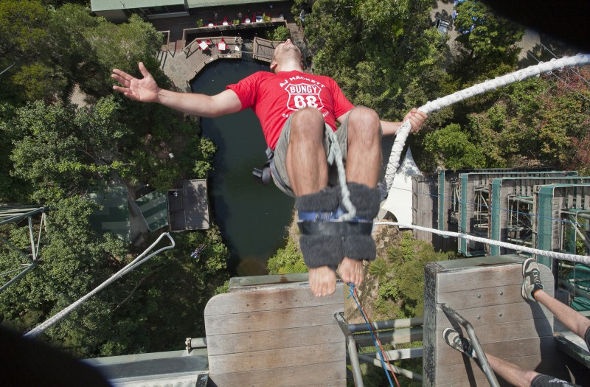  Bungy jumping 