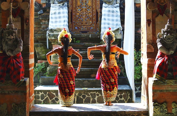  Two Bali dancers dangling alongside two statues