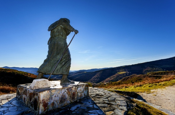  Camino pilgrim monument facing a fascinating view 