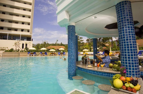 Poolside sunken bar at Centara Resort