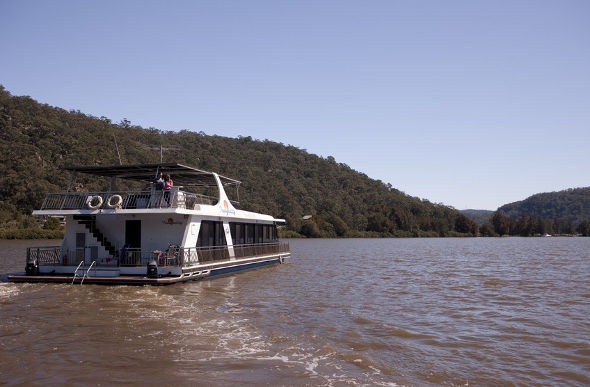  houseboat on the Hawkesbury River 