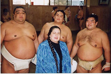  Katrina Watts posing with three sumo wrestlers 