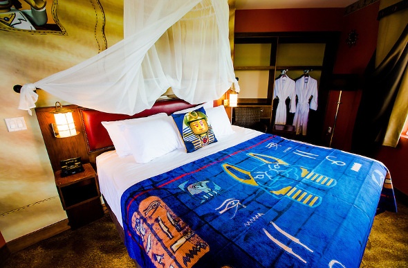 Legoland Hotel's 2-person Egyptian-themed bedroom