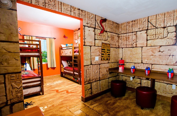 Legoland Hotel's 4-person Egyptian-themed bedroom