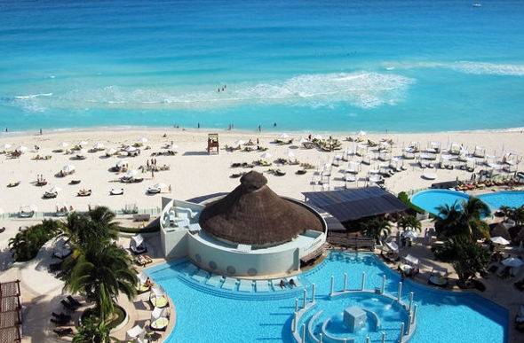 White sands of Melody Maker Hotel in Cancún