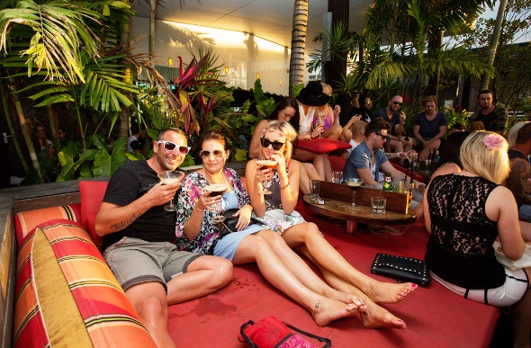friends drinking cocktails