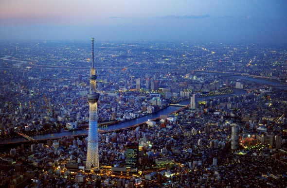  Aerial view of Tokyo Skytree and the city surrounding it 