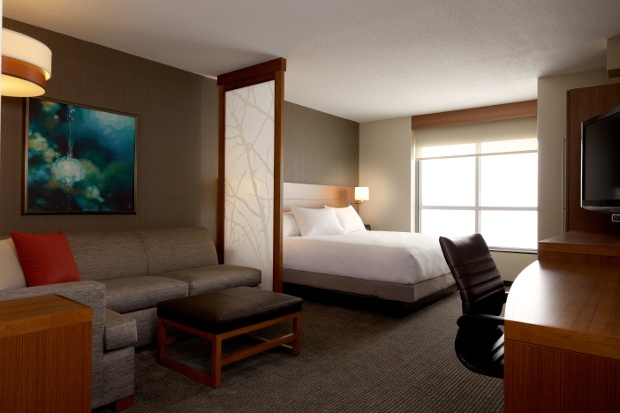 Spacious bedroom at the Hyatt Place Moncton / Downtown