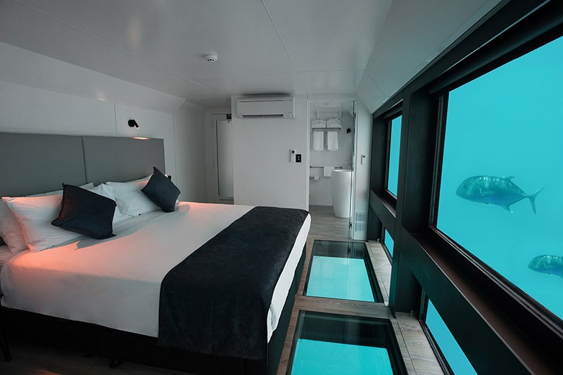Luxurious bedroom with the view of the ocean underwater