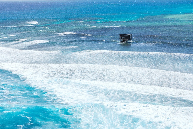 Cloudbreak surf break in Fiji
