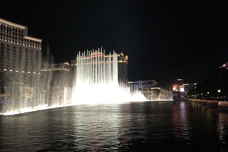 Bellagio fountain show at night