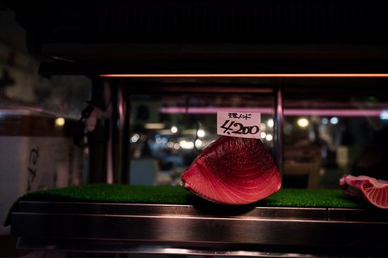 High-quality bluefin tuna slice costs 4,200 yen