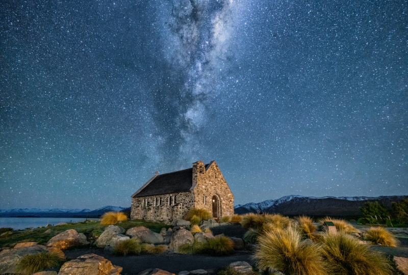 House on lake tekapo at night