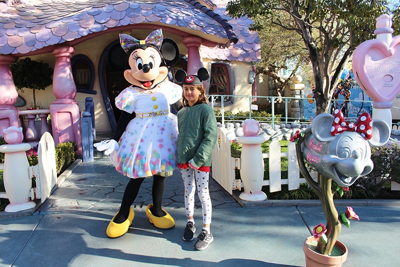 Meeting Minnie Mouse outside her house in Mickey's Toontown