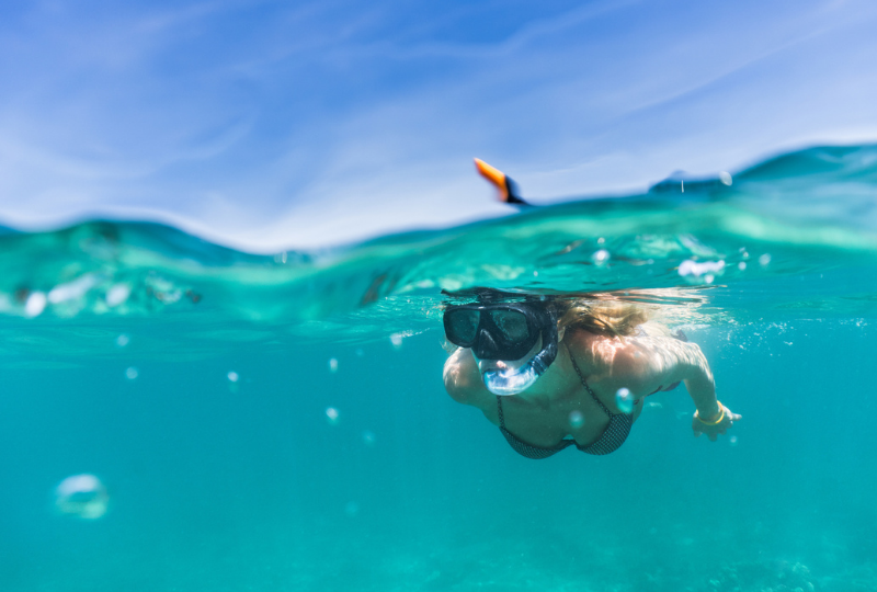 Lady swimming under water 