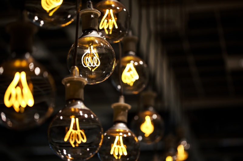 Several lightbulbs hanging from a roof.