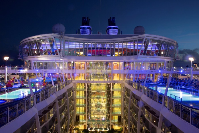 RCI Oasis of the seas huge central plaza