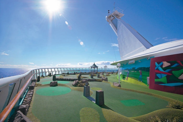 RCI Mariner of the Seas mini golf