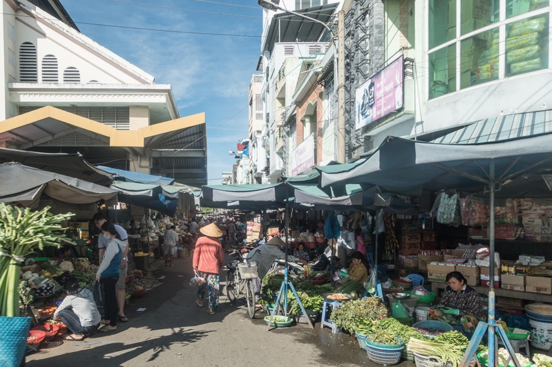 Outdoor markets in Sa Dec, Vietnam.