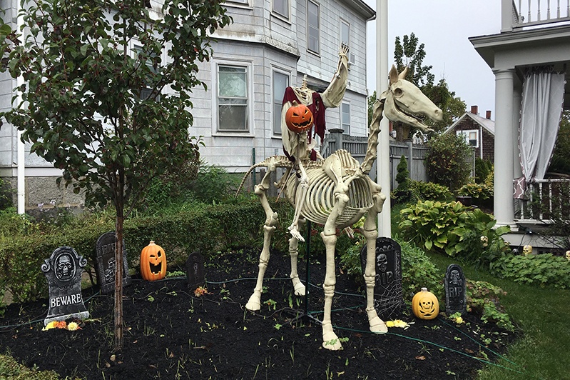 The legend of the headless horseman, Ichabod Crane, and Sleepy Hollow Halloween decorations