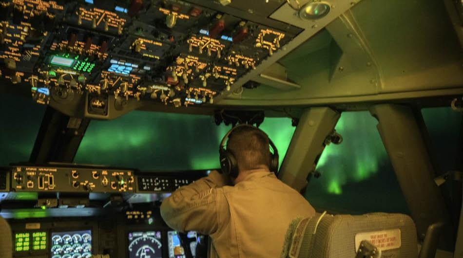 Sighting of aurora borealis inside a captains cockpit