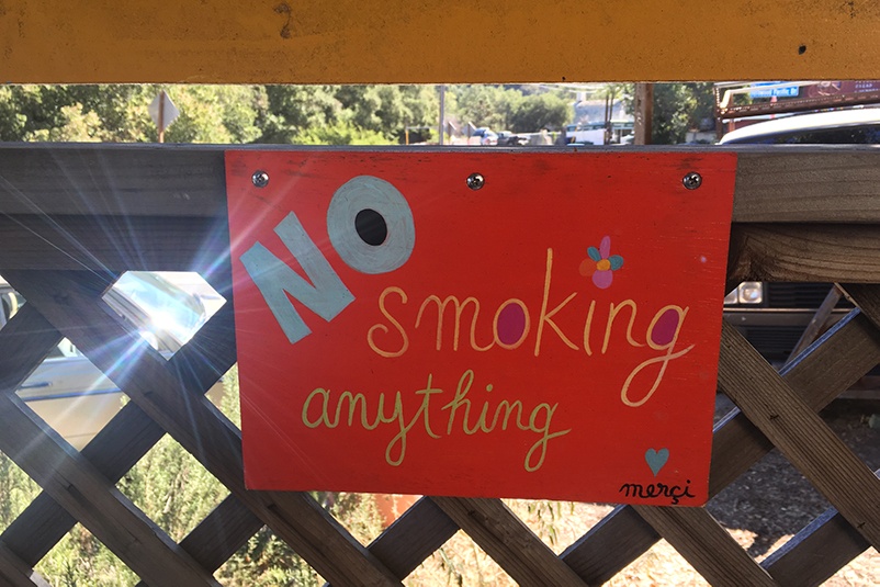 No smoking sign at cafe in Topanga Canyon