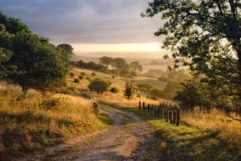 Watch and be Fascinated with the view of mountains from Chiltern Hill