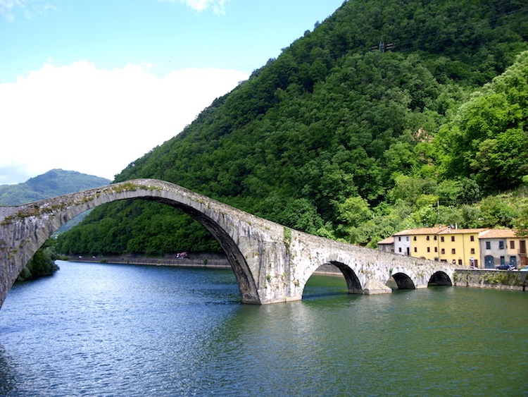 Ponte del Diavolo, Tuscany. Photo: Alexia Santamaria