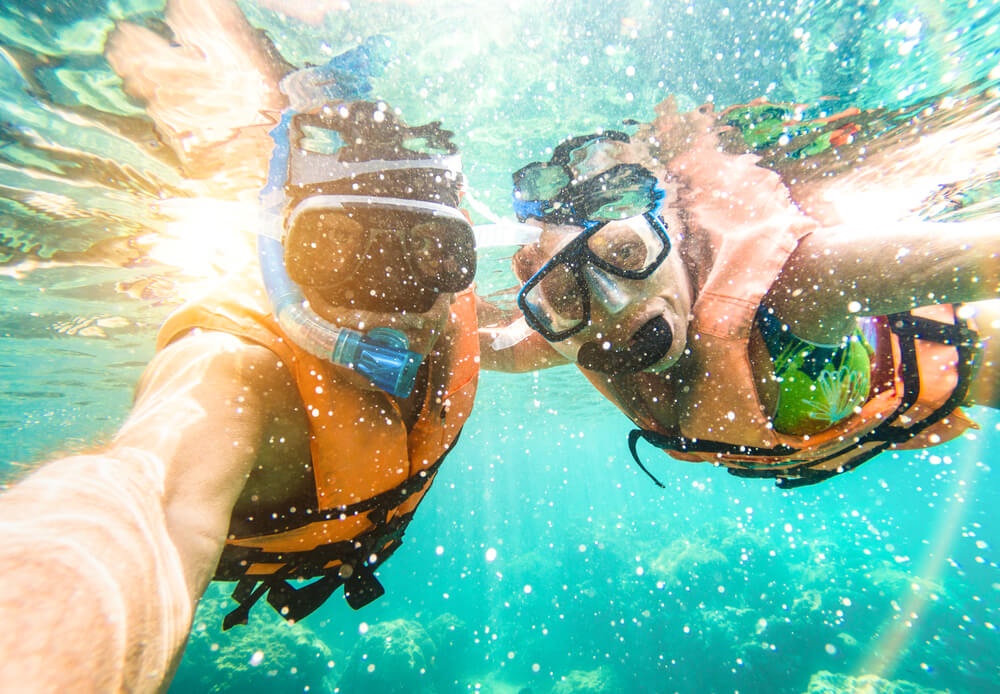 Snorkelling with the family Fiji